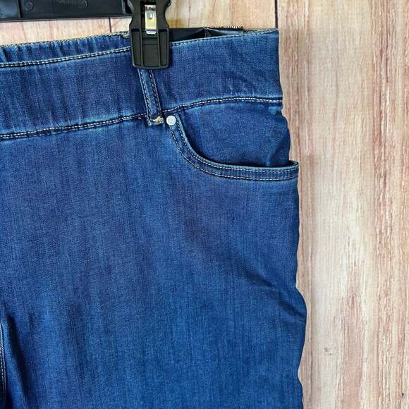 Alfred Dunner women’s jeans allure pull on size 18 / XL stretch blue denim $59 - Picture 6 of 16